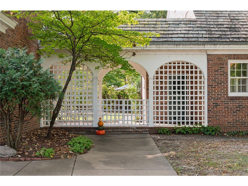 196 Mississippi River Boulevard S Saint Paul MN 55105 - Mississippi 6796925 image4