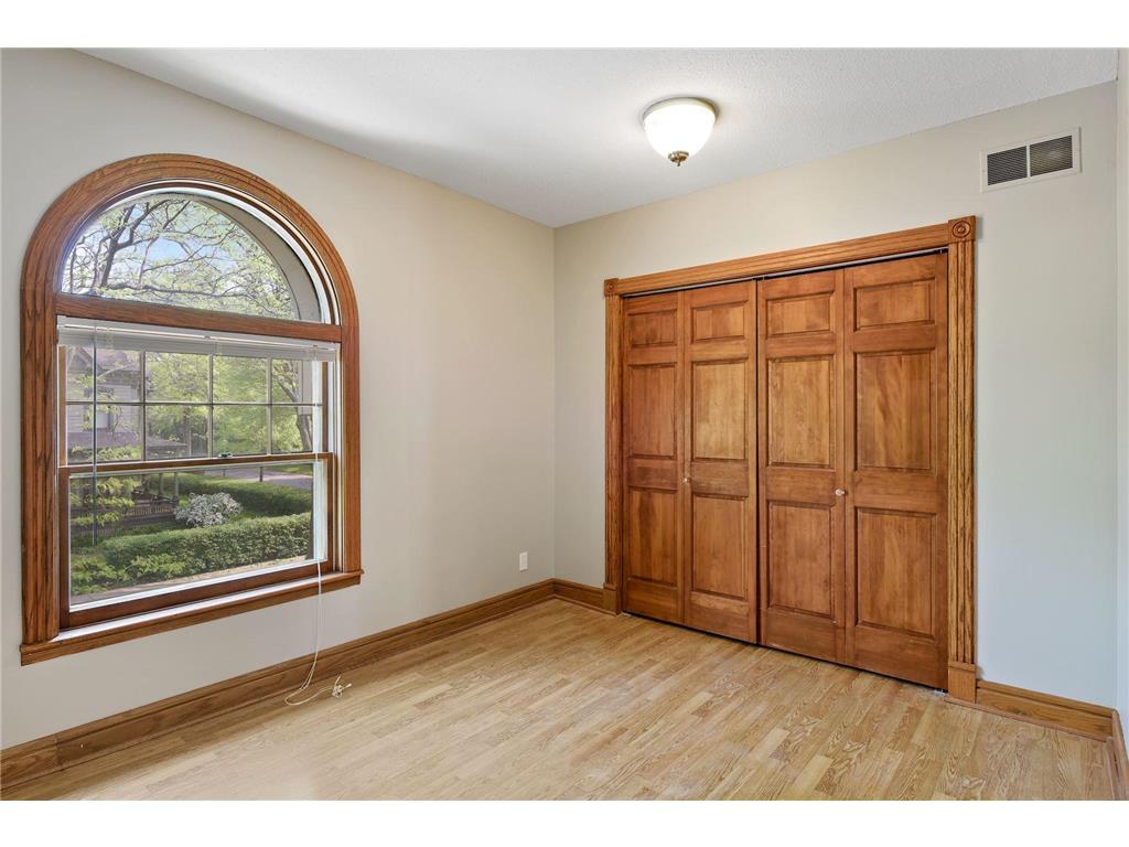 197 Kent Street Saint Paul MN 55102 7086068 image104