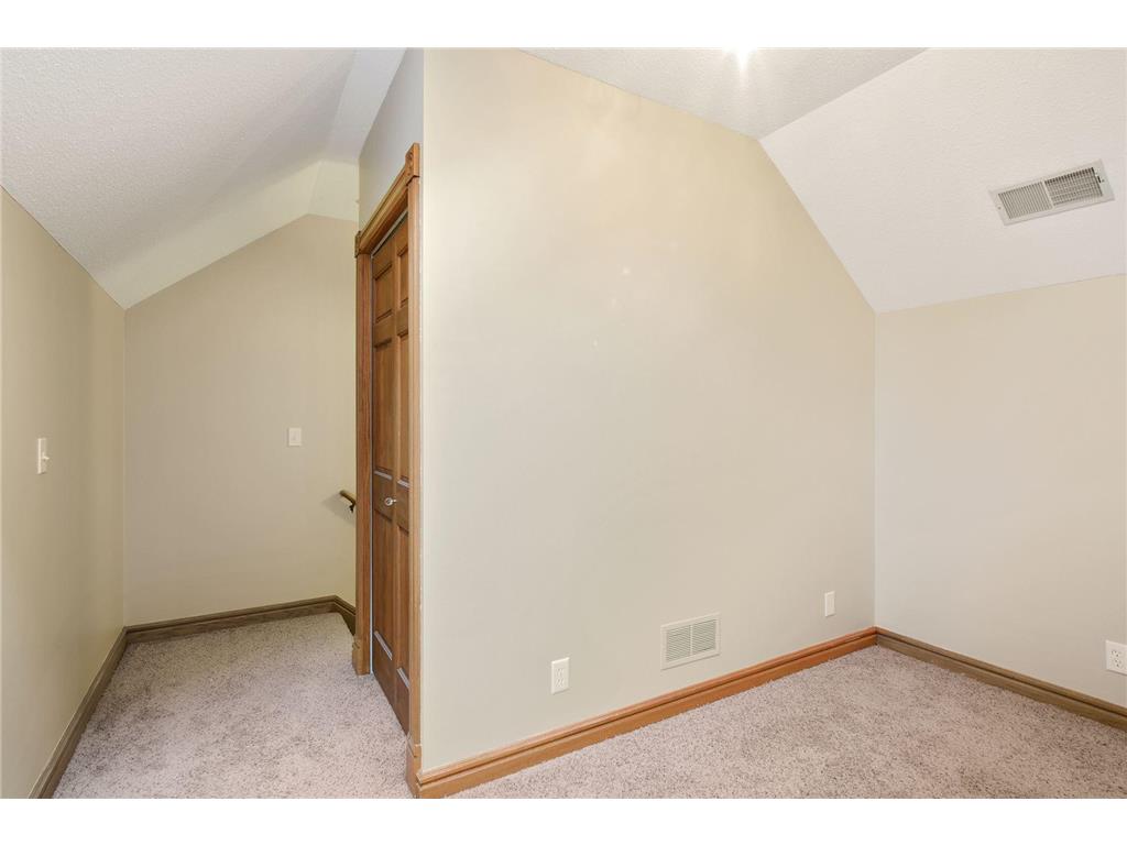 197 Kent Street Saint Paul MN 55102 7086068 image109