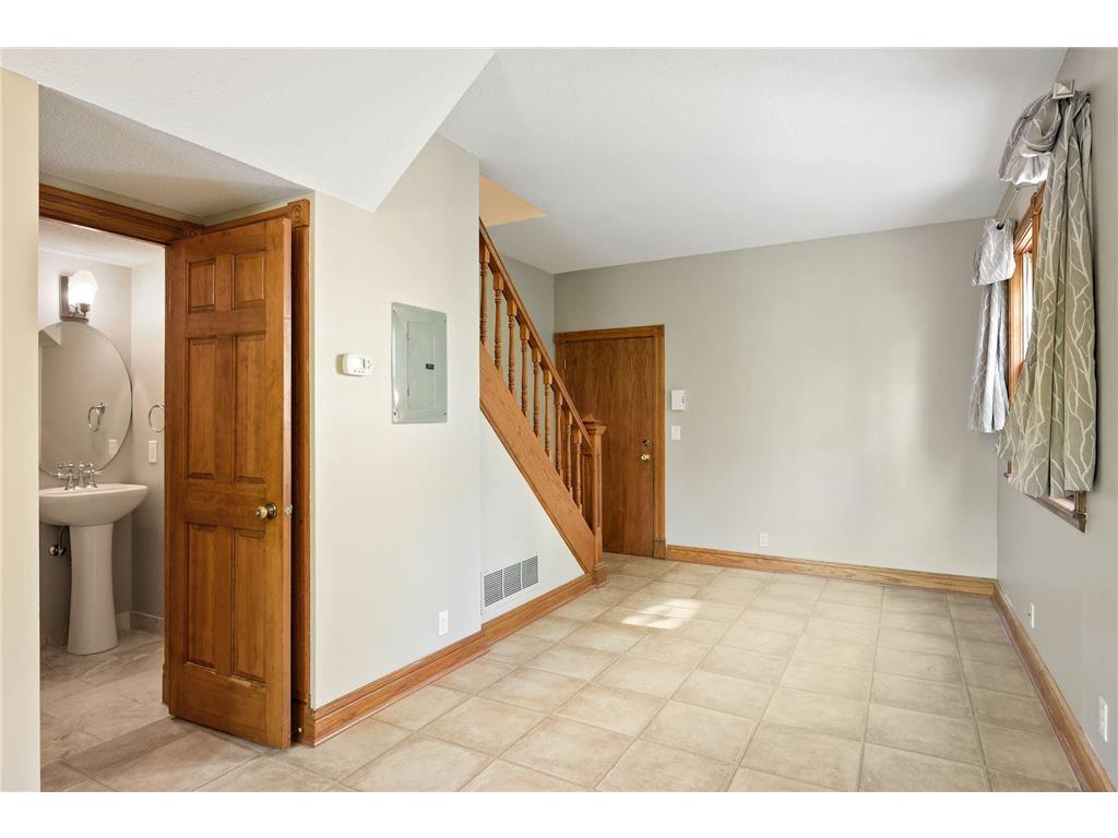 197 Kent Street Saint Paul MN 55102 7086068 image94