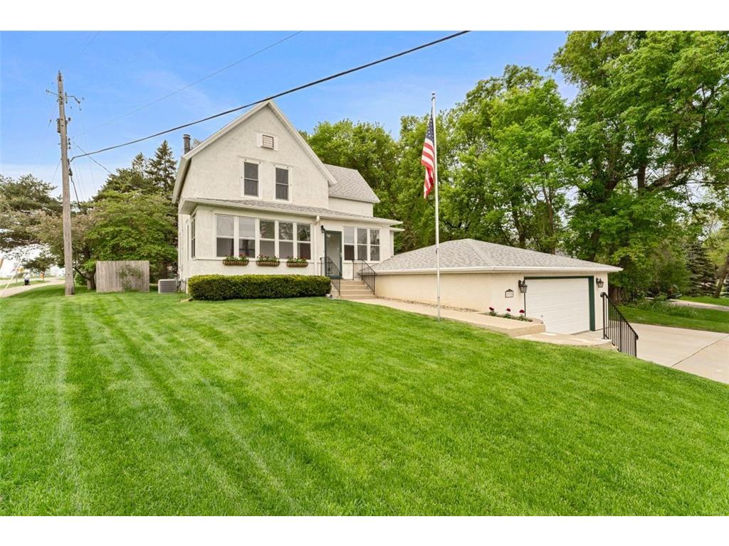 1975 Walsh Lane, Mendota Heights, MN 55118 MLS 6372388 Edina Realty