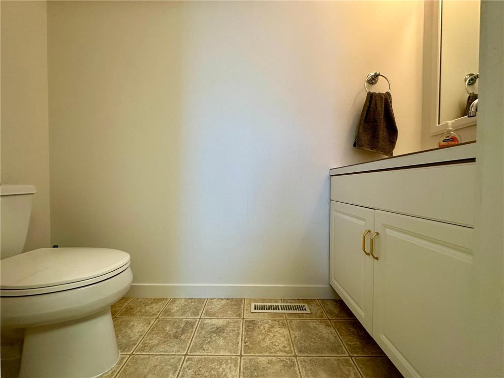 1976 Bay Street Worthington MN 56187 - Okabena 6720047 image32