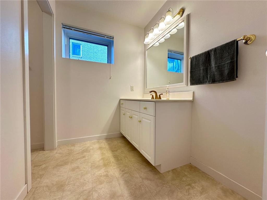 1976 Bay Street Worthington MN 56187 - Okabena 6720047 image46