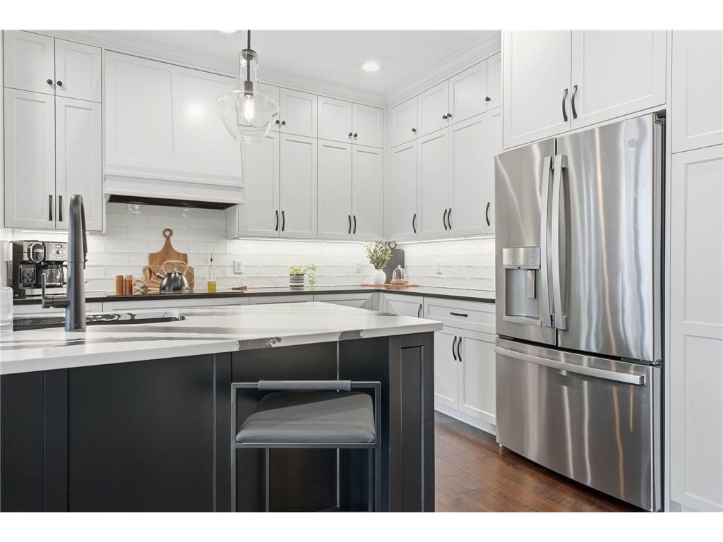 1978 Thom Drive Arden Hills MN 55112 7007493 image16