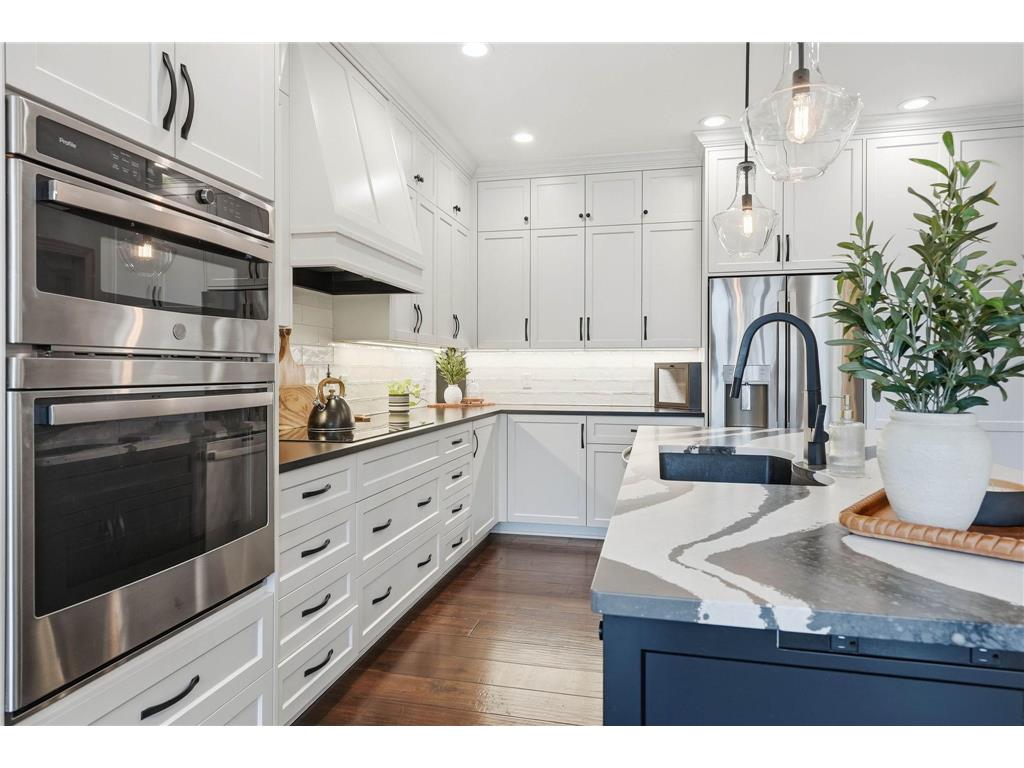 1978 Thom Drive Arden Hills MN 55112 7007493 image18