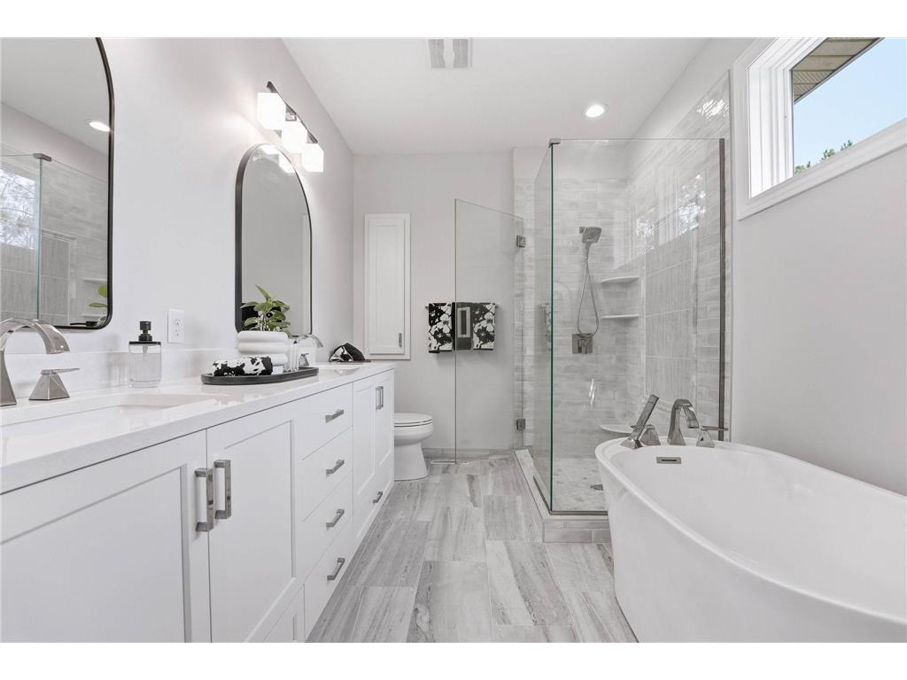 1978 Thom Drive Arden Hills MN 55112 7007493 image24