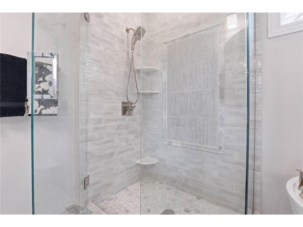 1978 Thom Drive Arden Hills MN 55112 7007493 image26