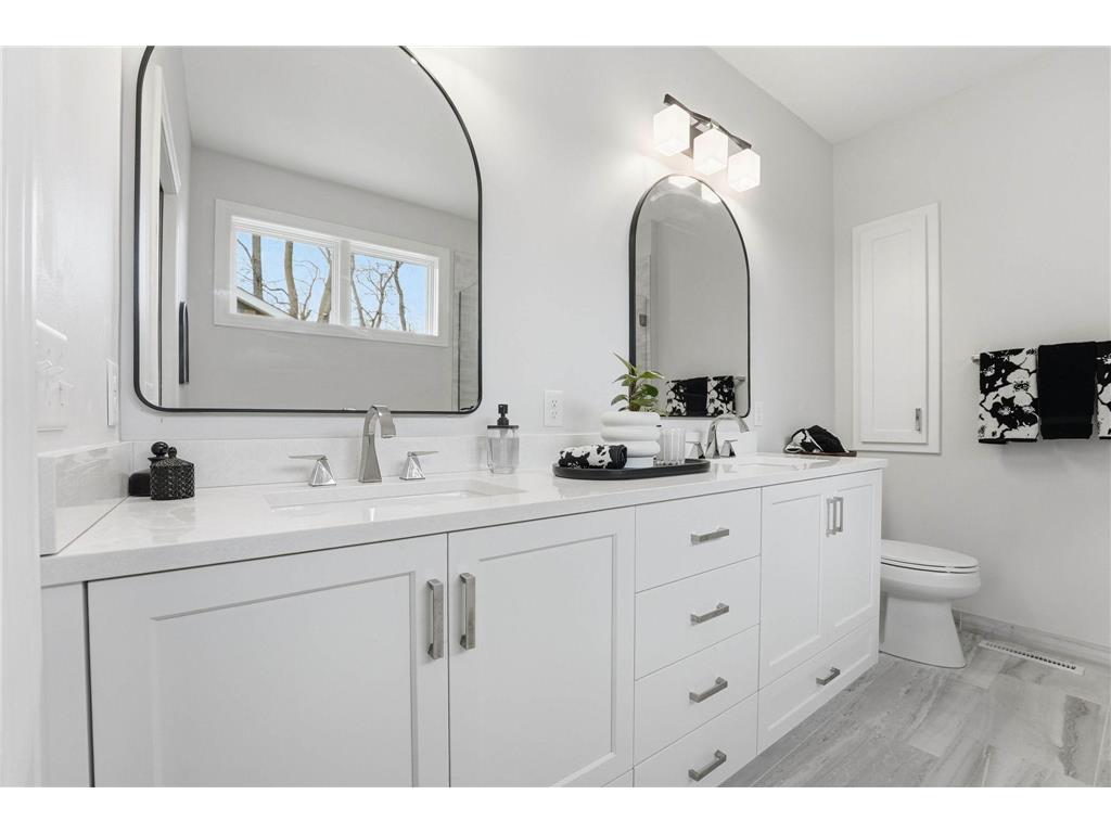 1978 Thom Drive Arden Hills MN 55112 7007493 image27