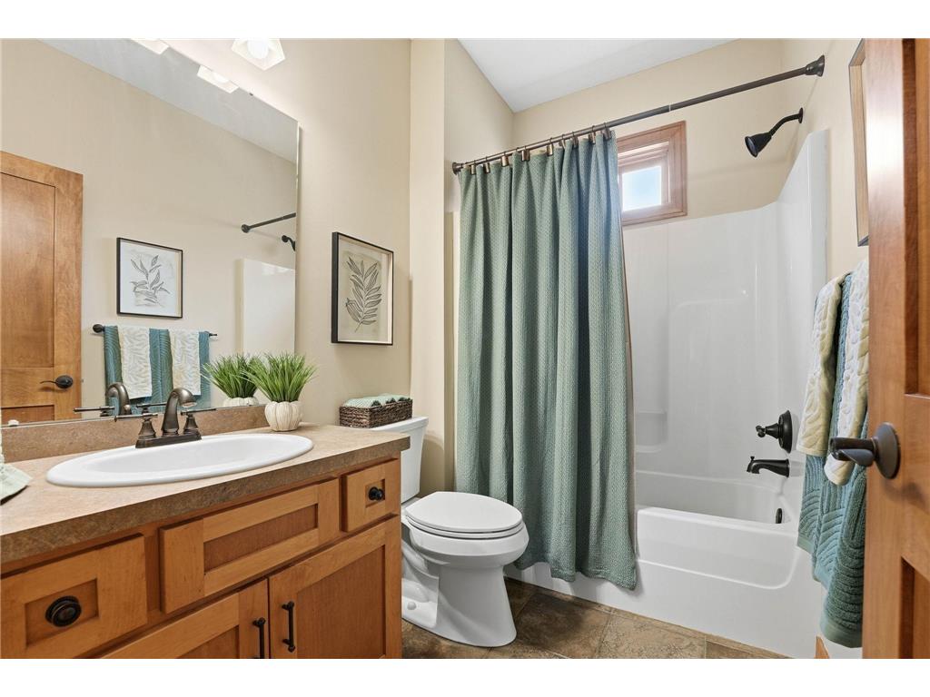 1978 Thom Drive Arden Hills MN 55112 7007493 image29
