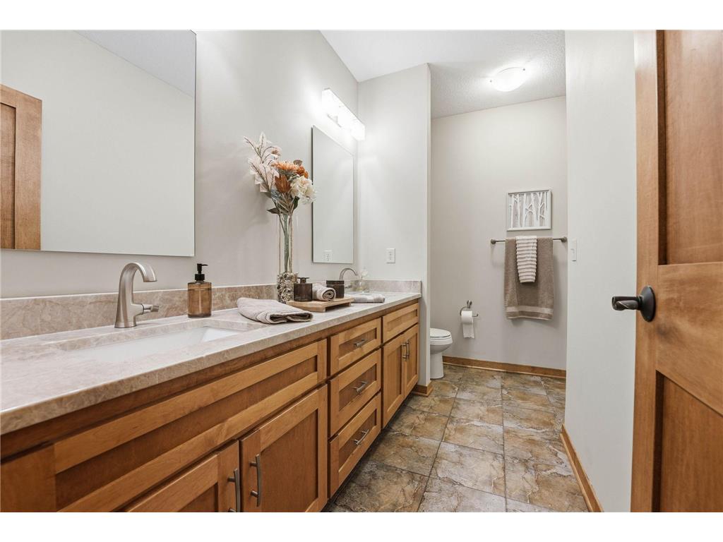 1978 Thom Drive Arden Hills MN 55112 7007493 image42