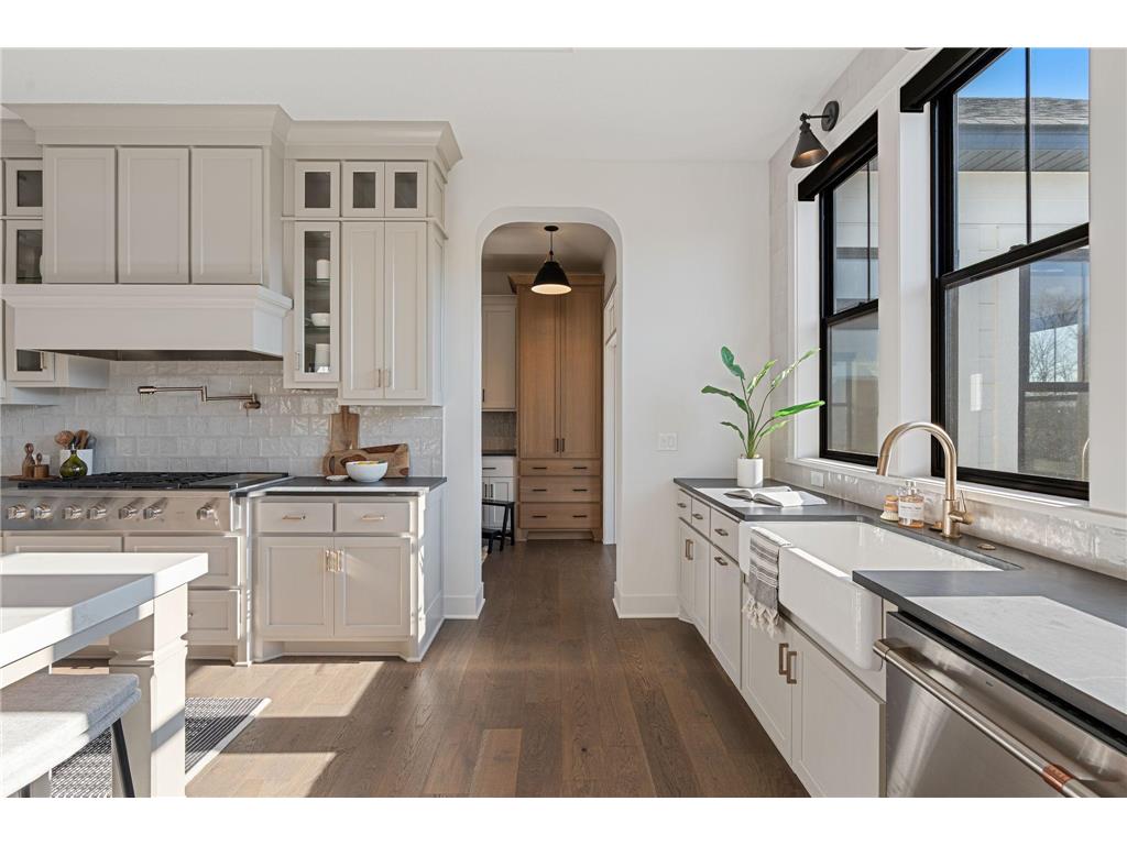 1979 Leaping Deer Circle Medina MN 55340 6816882 image33