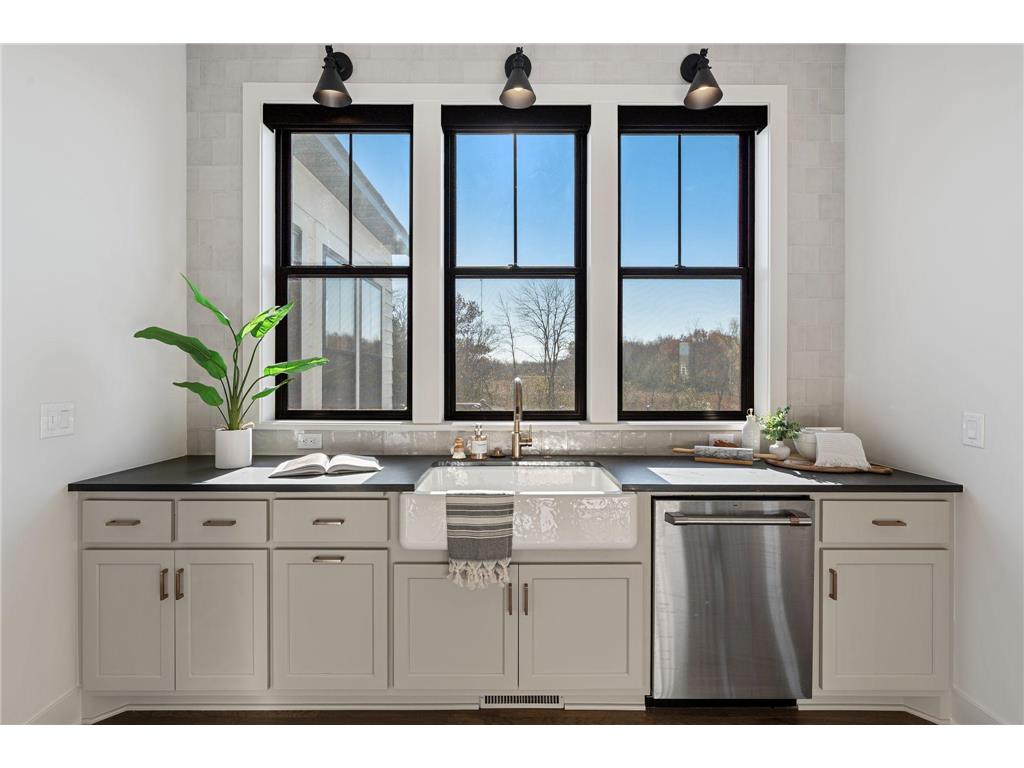 1979 Leaping Deer Circle Medina MN 55340 6816882 image36