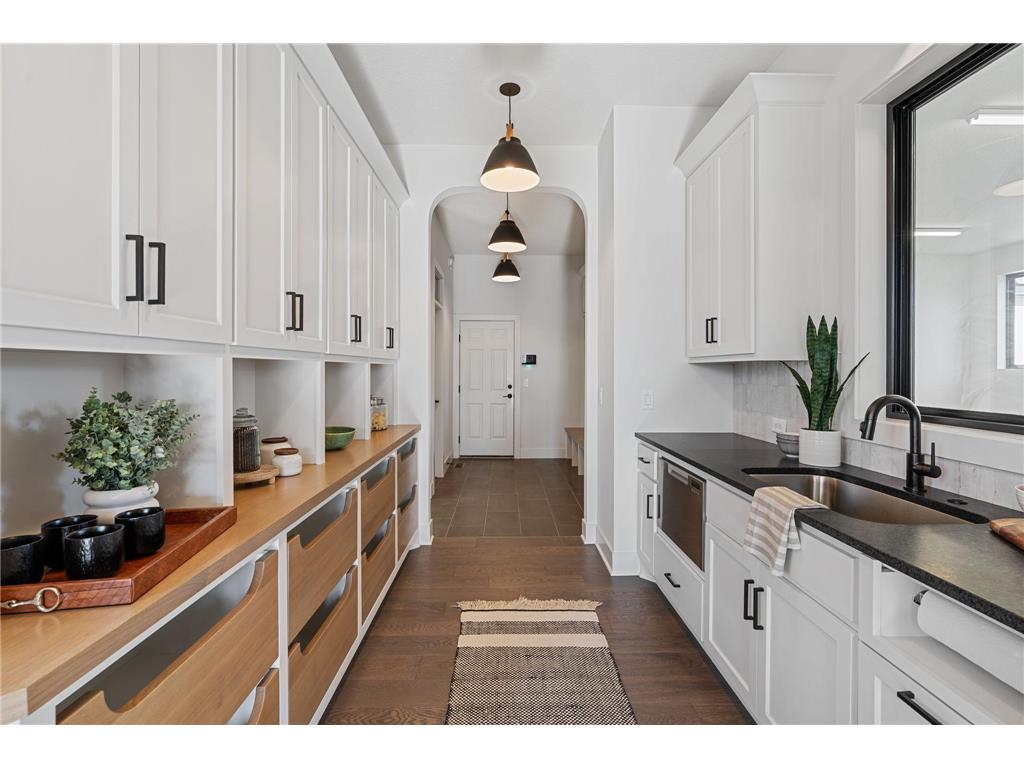 1979 Leaping Deer Circle Medina MN 55340 6816882 image37