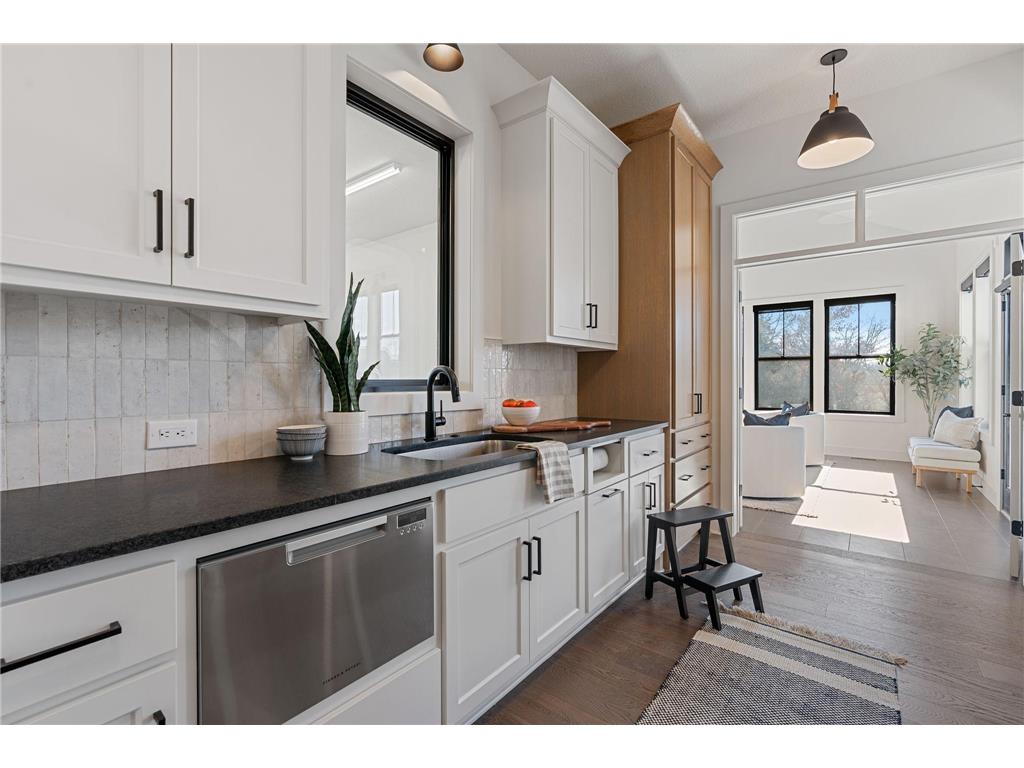 1979 Leaping Deer Circle Medina MN 55340 6816882 image39