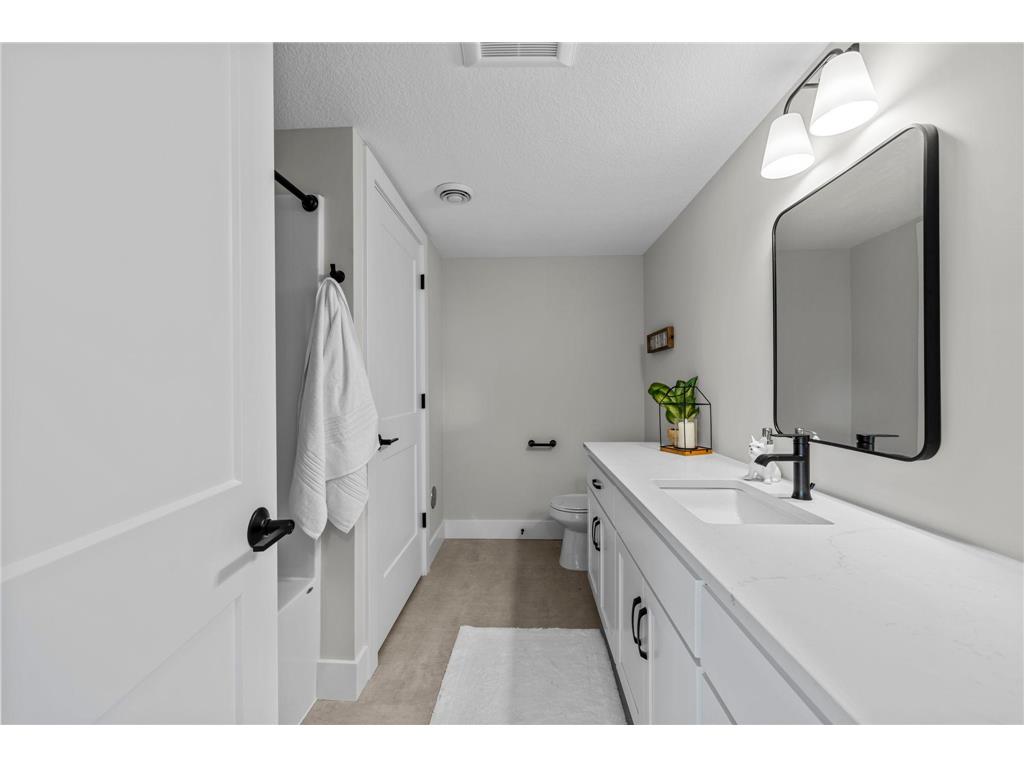 19791 Henning Avenue Lakeville MN 55044 6790527 image28