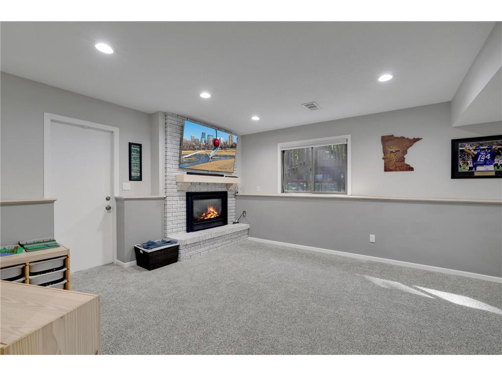 1980 Timber Wolf Trail N Eagan MN 55122 7084116 image21