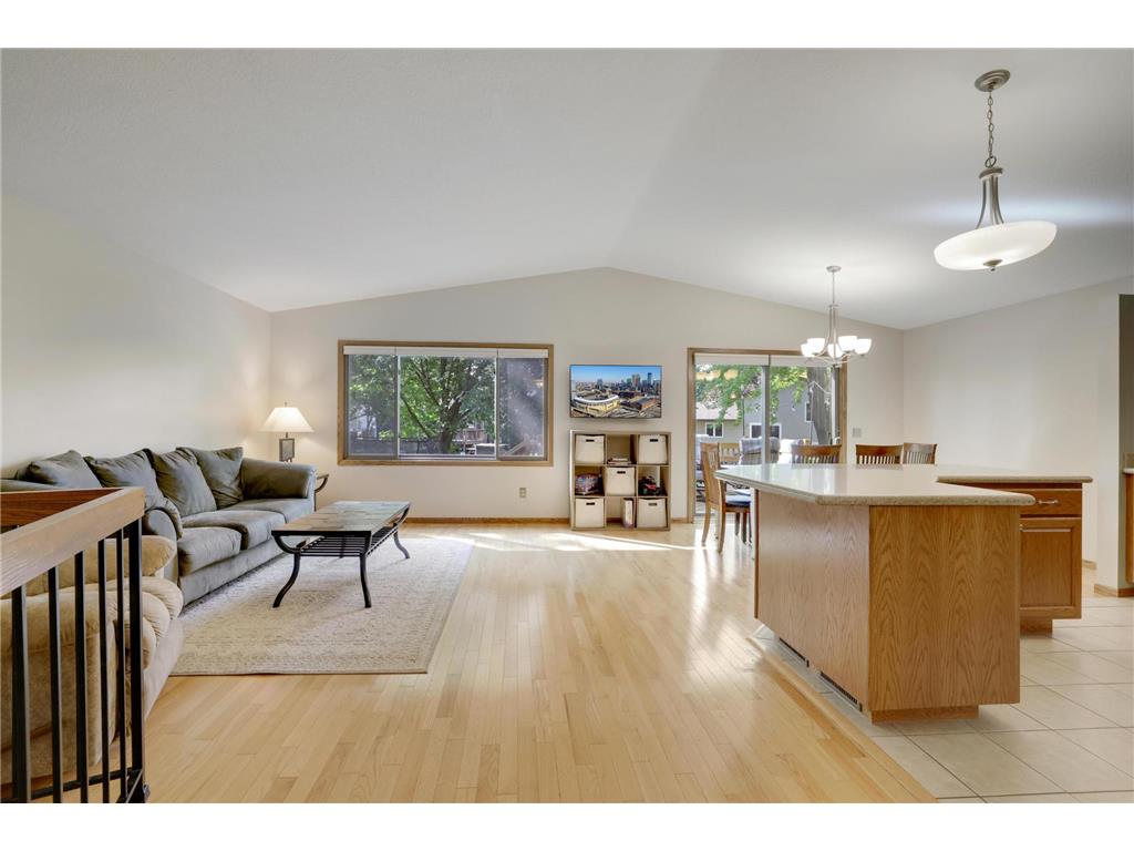 1980 Timber Wolf Trail N Eagan MN 55122 7084116 image4