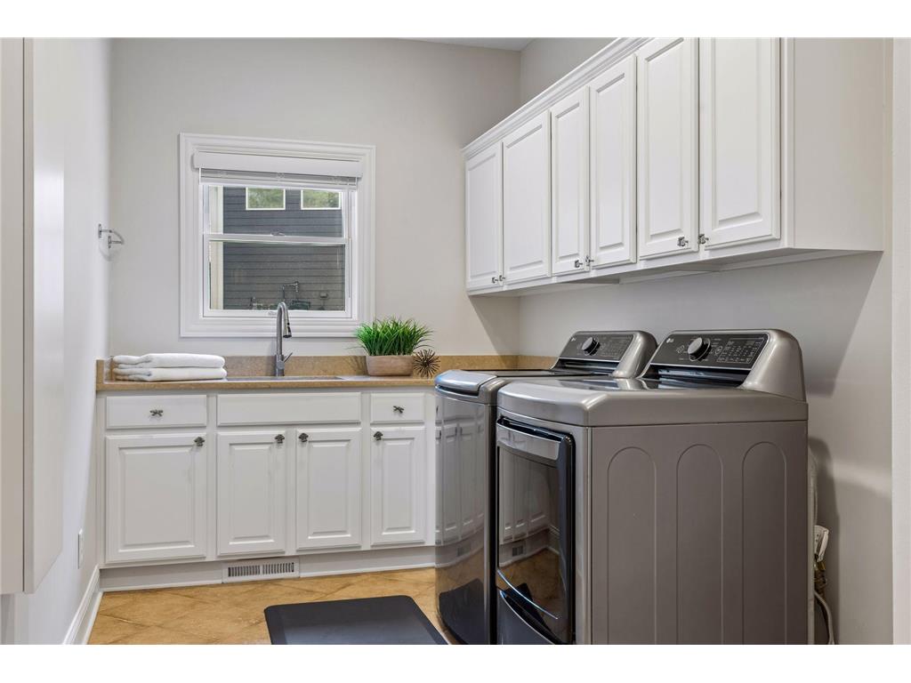1981 Topaz Drive Chanhassen MN 55317 7081564 image32