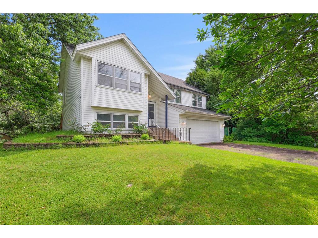 1984 Helena Court Oakdale MN 55128 7100112 image1