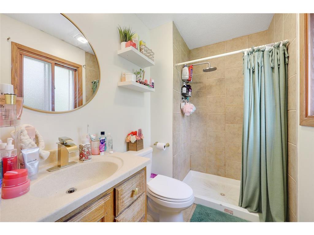 1984 Helena Court Oakdale MN 55128 7100112 image34