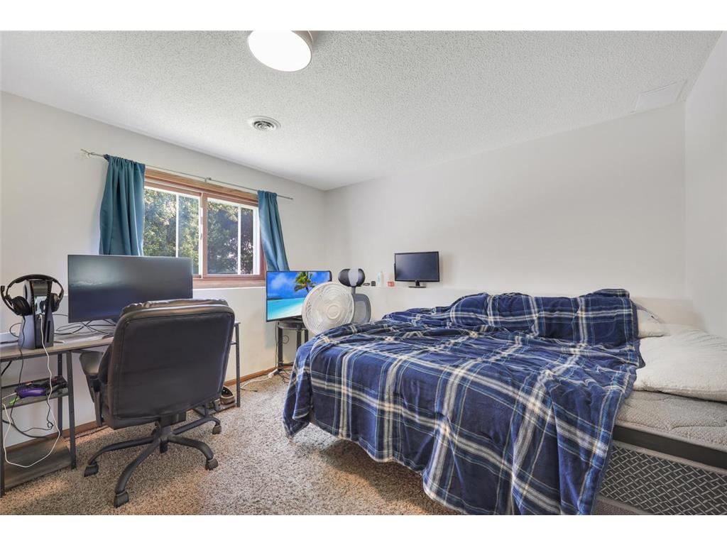 1984 Helena Court Oakdale MN 55128 7100112 image36
