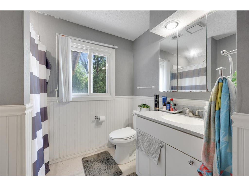 1984 Helena Court Oakdale MN 55128 7100112 image37