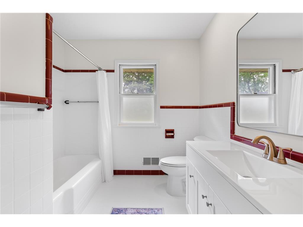 1985 Prosperity Road Maplewood MN 55109 7088395 image24