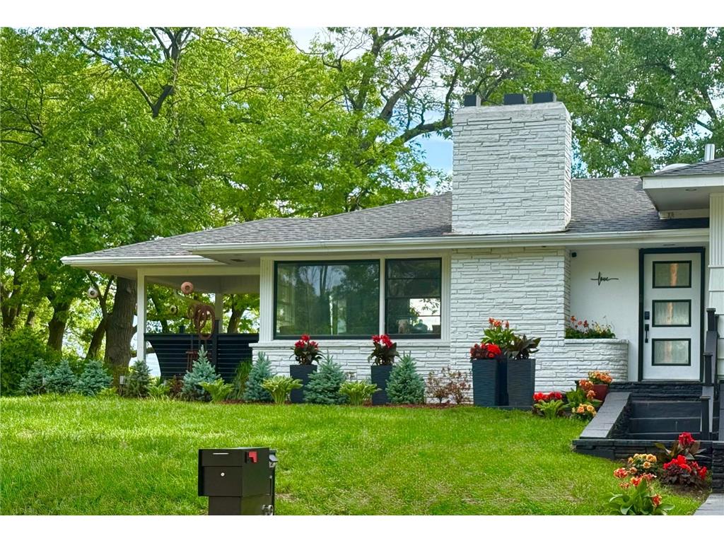 19860 Cottagewood Road Deephaven MN 55331 - Lake Minnetonka 7043361 image1