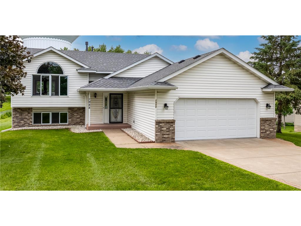 1988 Castle Avenue E Maplewood MN 55109 6557389 image1