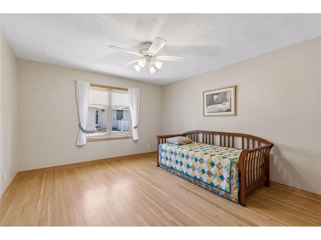 1988 Eldridge Avenue W Roseville MN 55113 7040373 image19