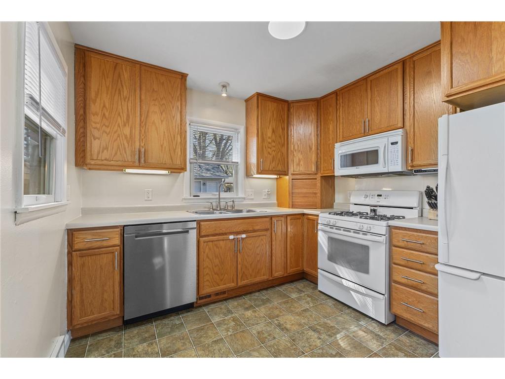 1988 Memory Lane North Saint Paul MN 55109 7062764 image12