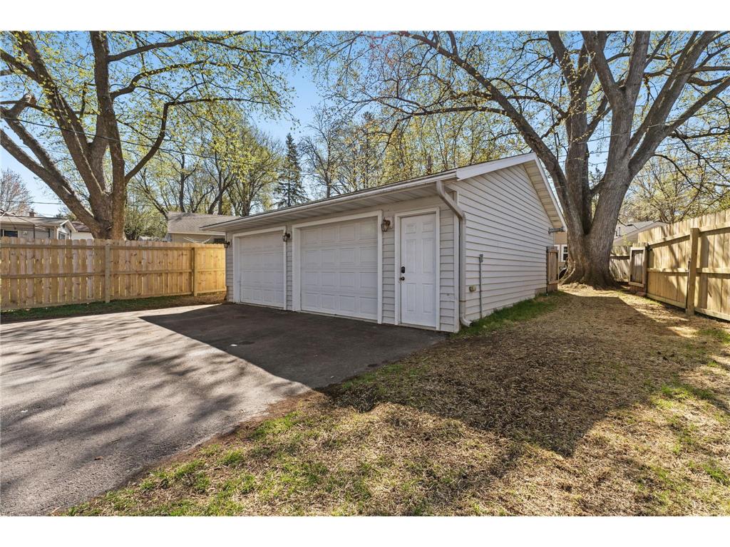 1988 Memory Lane North Saint Paul MN 55109 7062764 image9