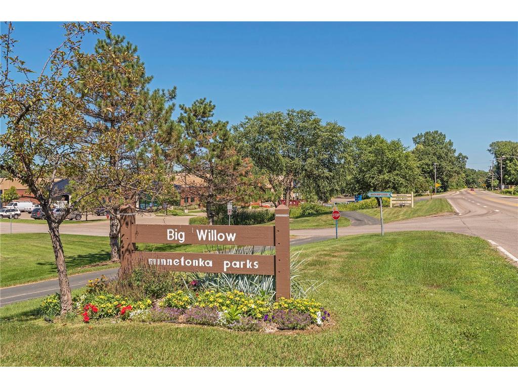 1989 Dwight Lane Minnetonka MN 55305 7046487 image76