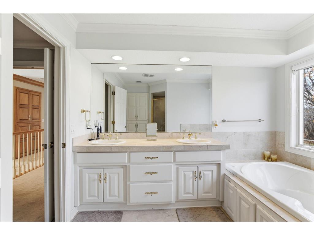 2 Bent Tree Lane North Oaks MN 55127 7048437 image34