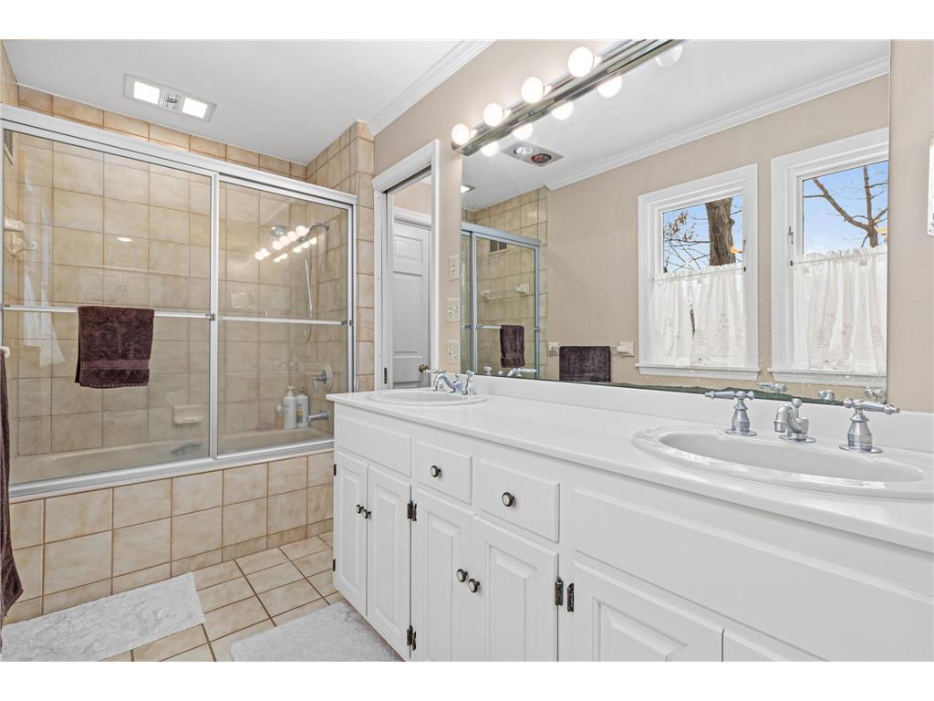2 Crocus Lane North Oaks MN 55127 6797565 image28