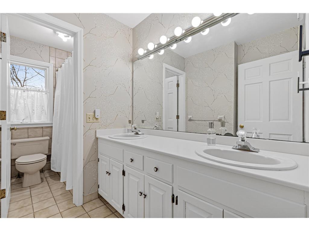 2 Crocus Lane North Oaks MN 55127 6797565 image31