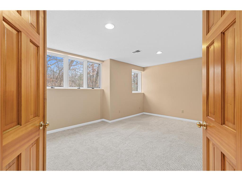 2 Crocus Lane North Oaks MN 55127 6797565 image39