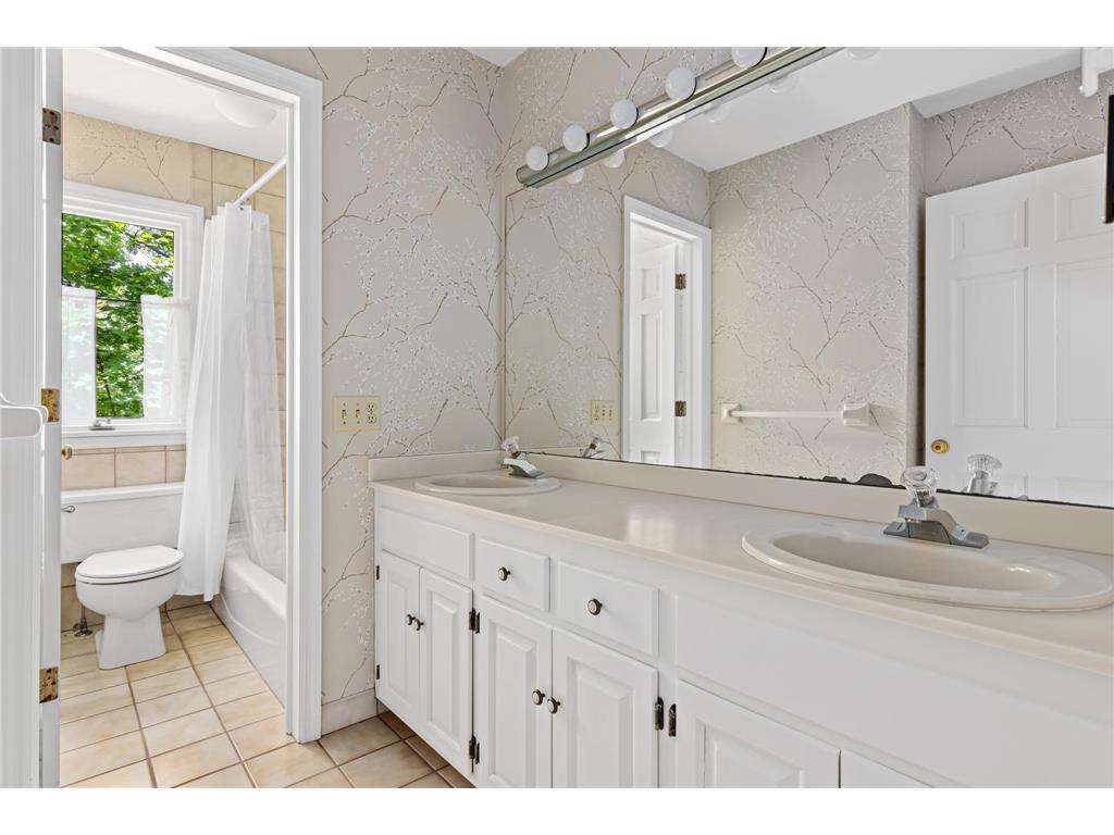 2 Crocus Lane North Oaks MN 55127 7091959 image45