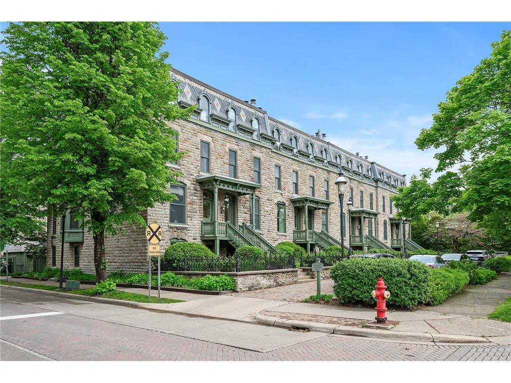 2 Grove Street #2A Minneapolis MN 55401 - Mississippi 6350760 image1