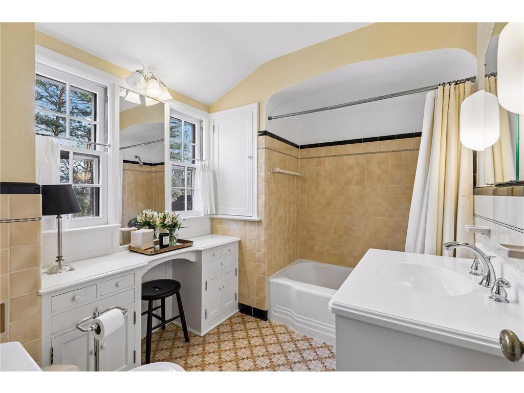 2 1/2 Webster Place Hopkins MN 55305 7041393 image36