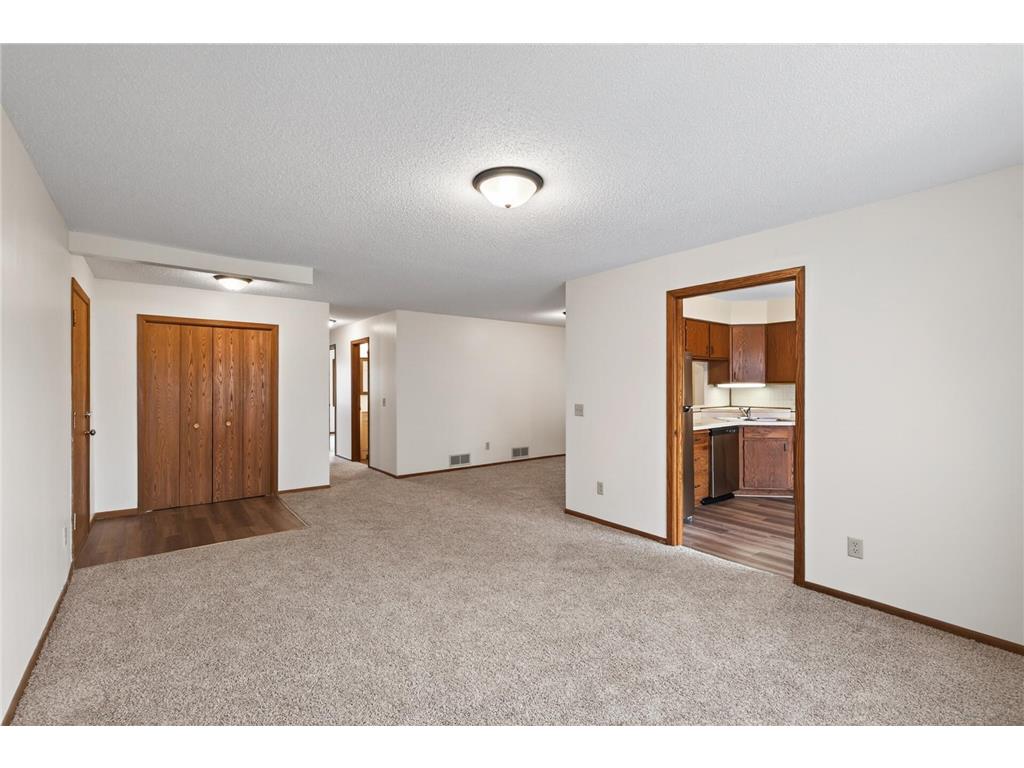20 94th Circle NW #203NW Coon Rapids MN 55448 7057176 image4