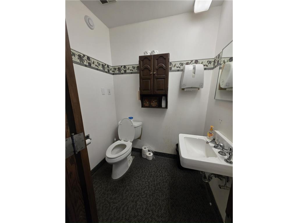 20 E Main Street Dodge Center MN 55927 7035602 image7