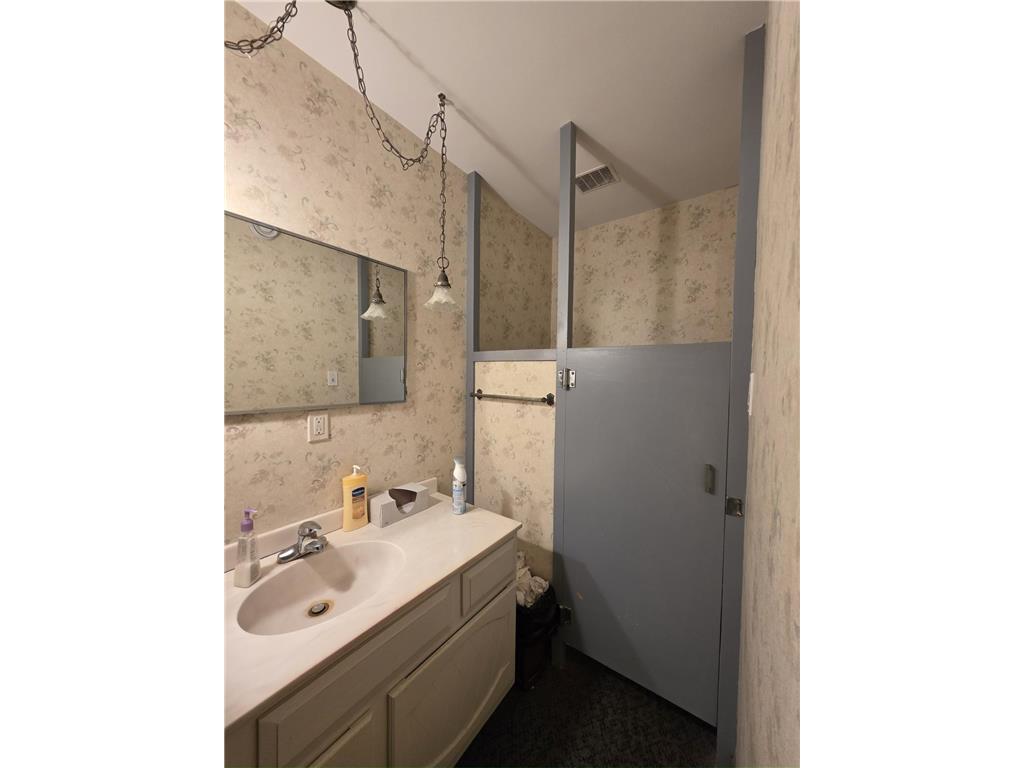 20 E Main Street Dodge Center MN 55927 7035602 image8