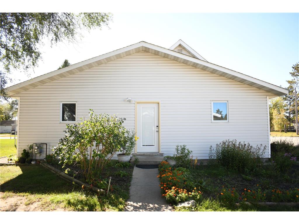 20 Elm Avenue NE Menahga MN 56464 7063930 image4