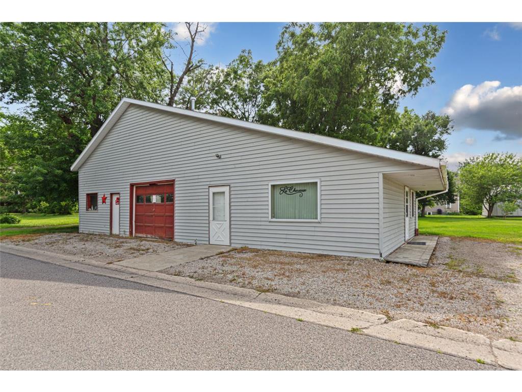 20 S Renville Street Winthrop MN 55396 6756892 image2