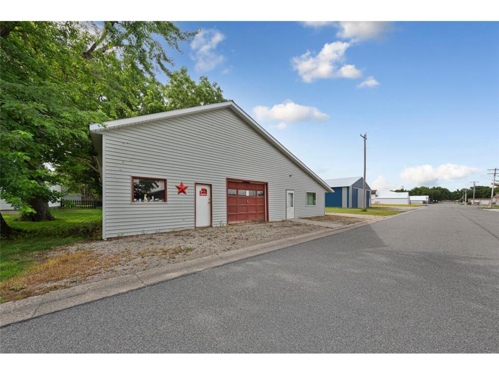 20 S Renville Street Winthrop MN 55396 6756892 image3