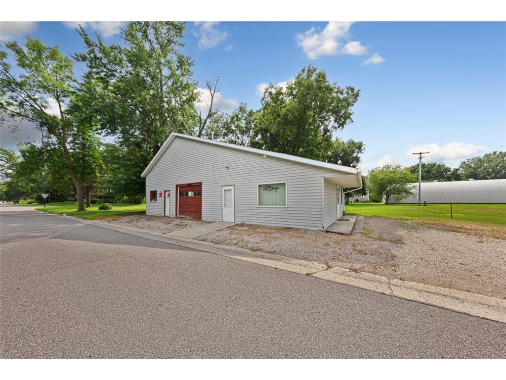 20 S Renville Street Winthrop MN 55396 6756892 image4