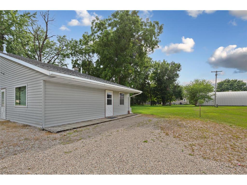 20 S Renville Street Winthrop MN 55396 6756892 image5