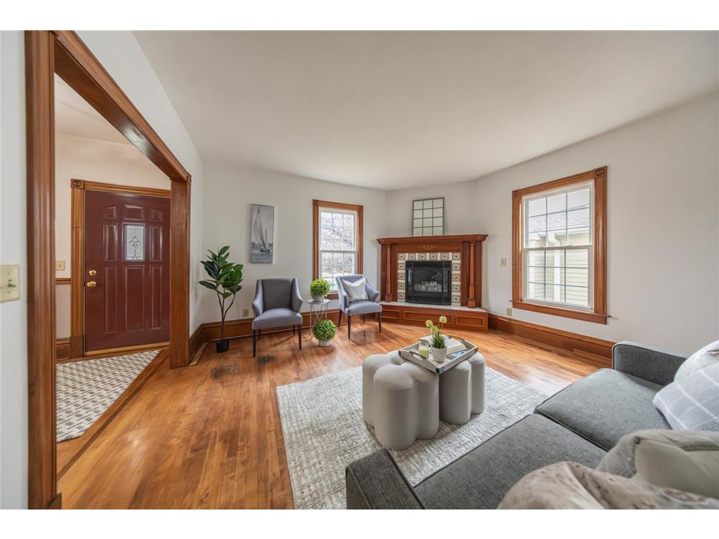 20 W Broadway Plainview MN 55964 6524524 image1