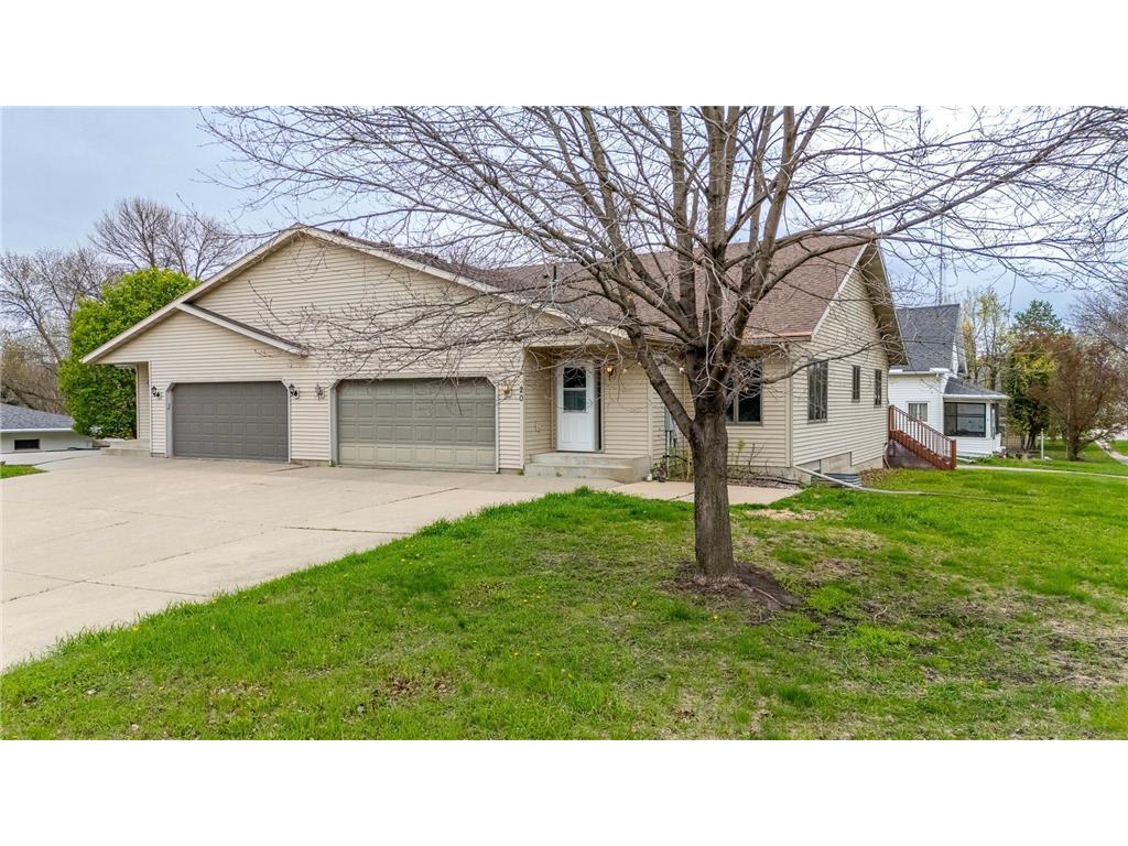 20 W Lanesburgh Street Le Center MN 56057 6699019 image1